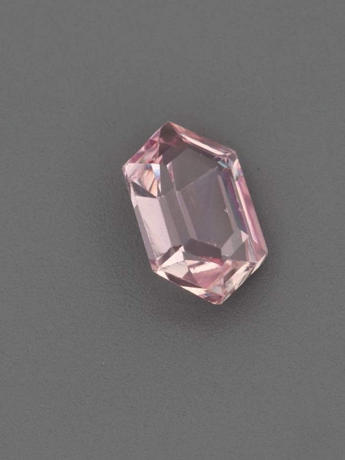 Nangi fine jewelry - pink gemstone in gold
