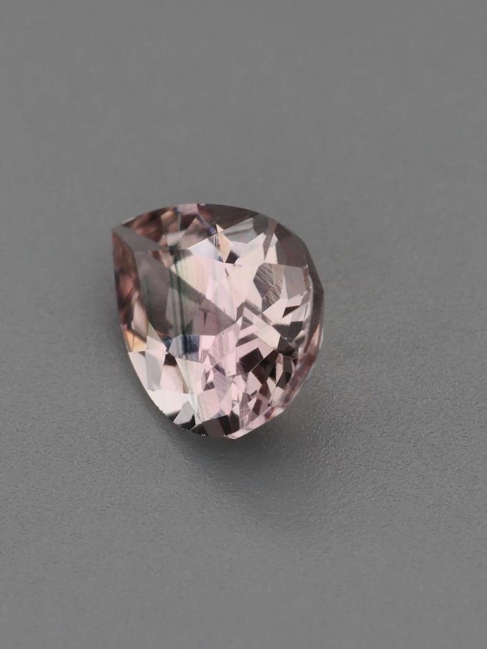 Nangi fine jewelry - pink gemstone in gold