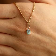 Nangi fine jewelry - teal / Peacock sapphire necklace in yellow gold