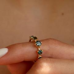 Nangi fine jewelry - green sapphire ring in yellow gold