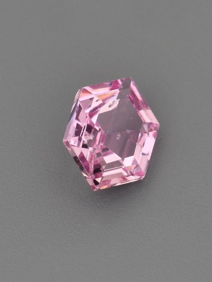 Nangi fine jewelry - pink gemstone in gold