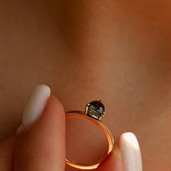 Nangi fine jewelry - teal / Peacock ring in yellow gold