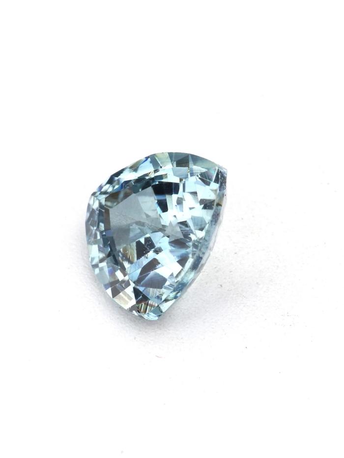 Nangi fine jewelry - blue gemstone in gold