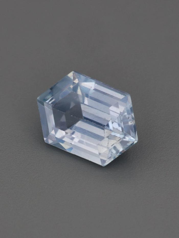 Nangi fine jewelry - blue gemstone in gold