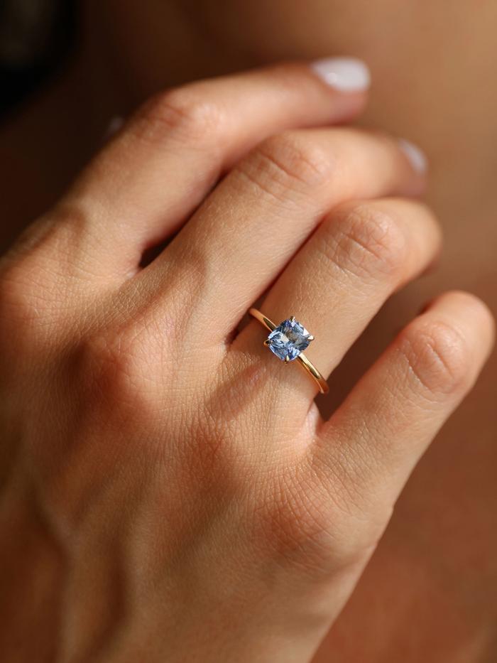 Nangi fine jewelry - blue ring in yellow gold