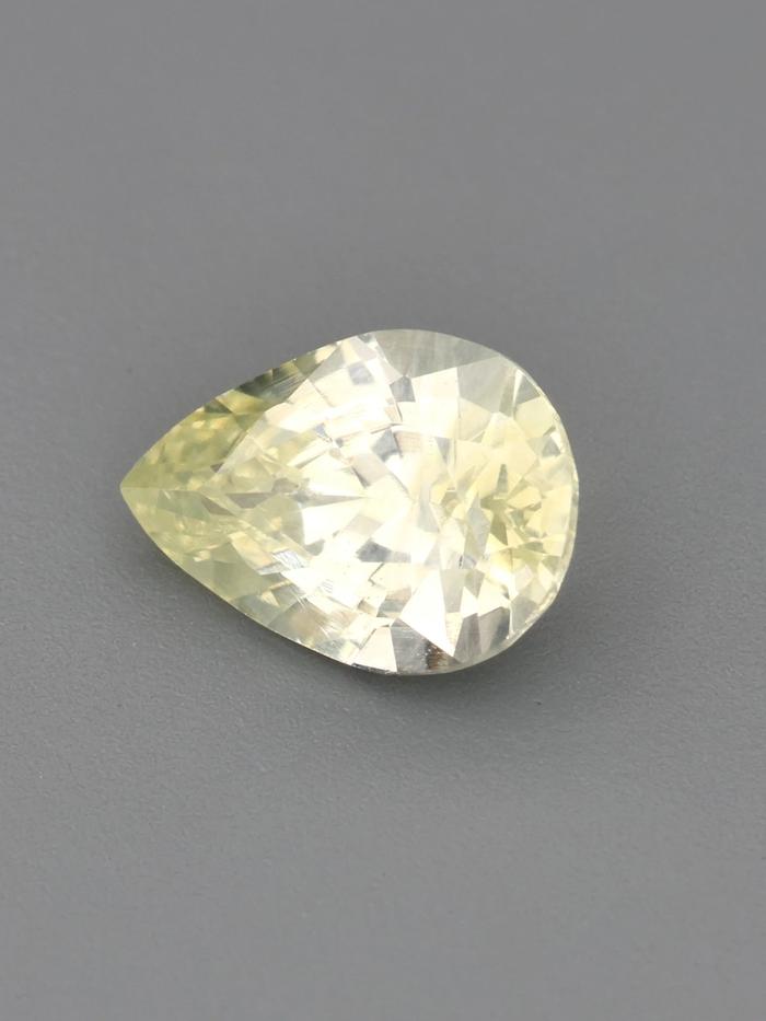 Nangi fine jewelry - yellow gemstone in gold