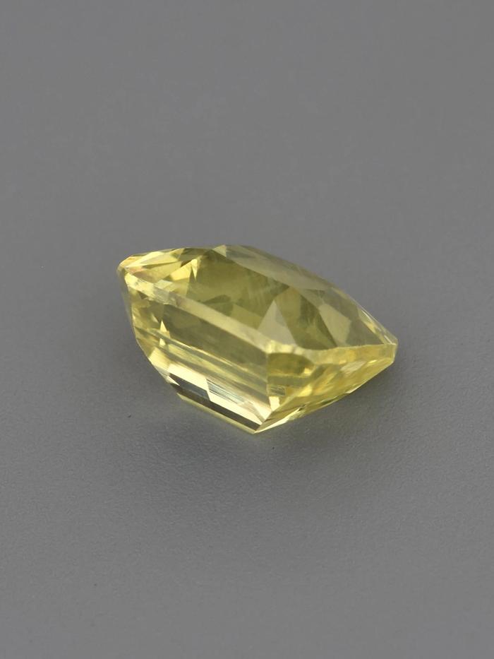 Nangi fine jewelry - yellow gemstone in gold