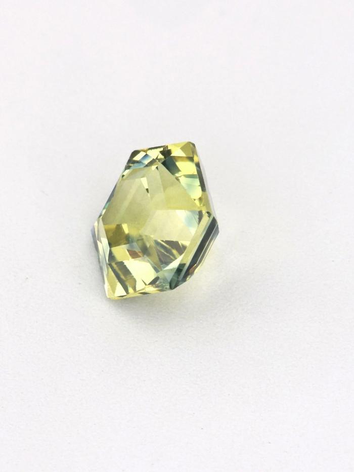Nangi fine jewelry - yellow gemstone in gold