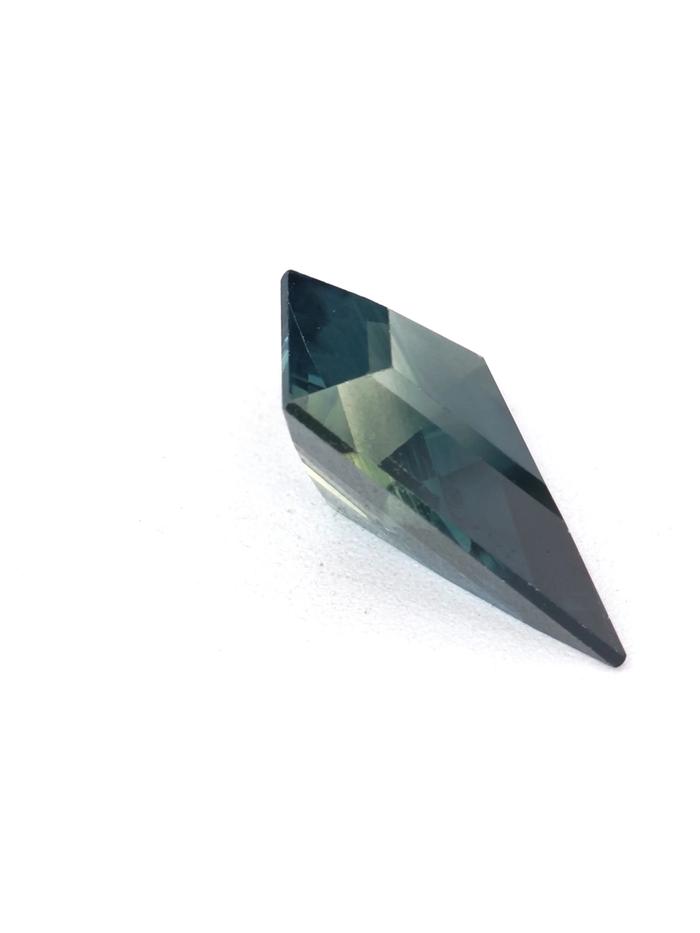 Nangi fine jewelry - blue gemstone in gold