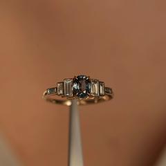 Nangi fine jewelry - teal / Peacock sapphire ring in yellow gold