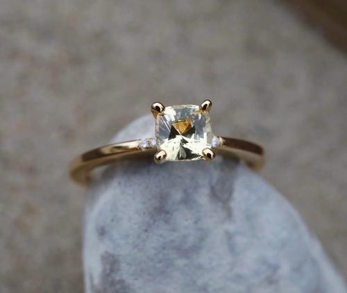 Nangi fine jewelry - yellow sapphire ring in yellow gold