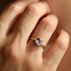 Nangi fine jewelry - purple ring in yellow gold