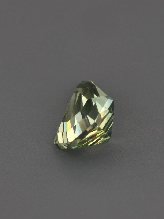 Nangi fine jewelry - green gemstone in gold