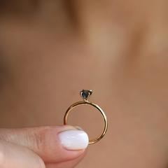 Nangi fine jewelry - teal / Peacock sapphire ring in yellow gold