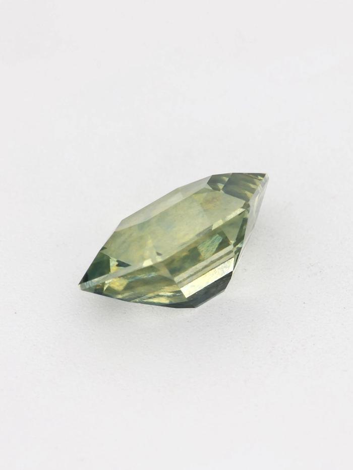 Nangi fine jewelry - green sapphire gemstone in gold