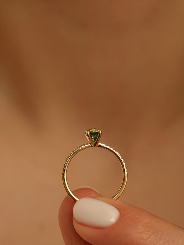 Nangi fine jewelry - green sapphire ring in yellow gold
