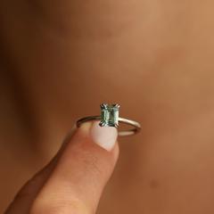 Nangi fine jewelry - green ring in white gold