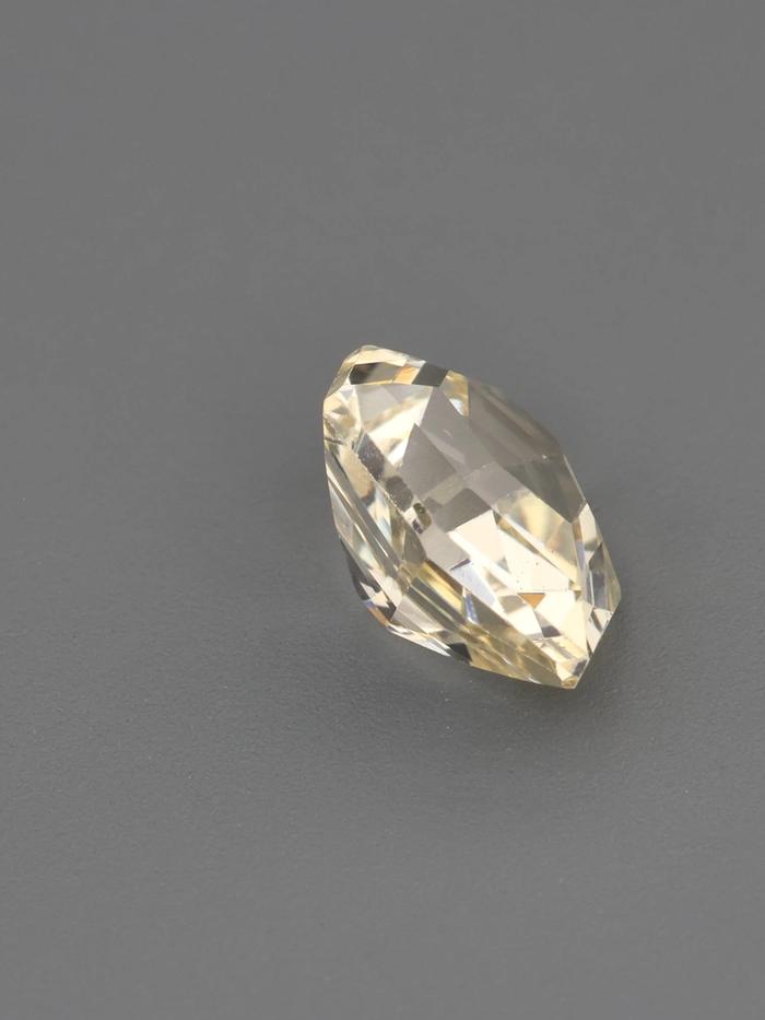 Nangi fine jewelry - champagne sapphire gemstone in gold