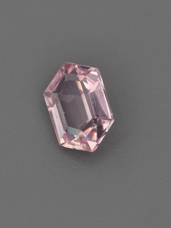 Nangi fine jewelry - pink gemstone in gold