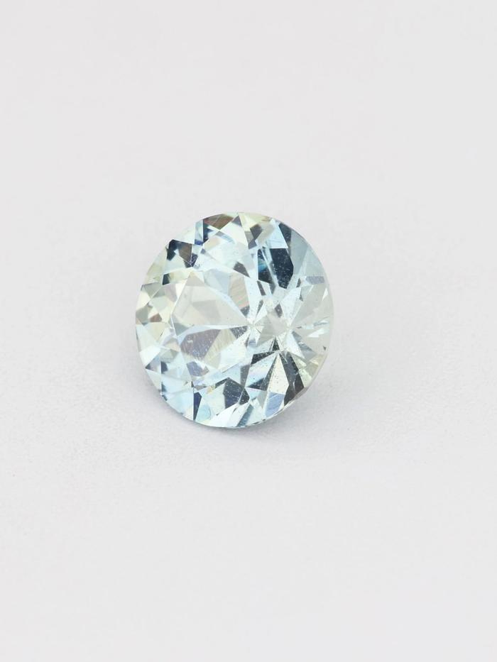 Nangi fine jewelry - blue sapphire gemstone in gold