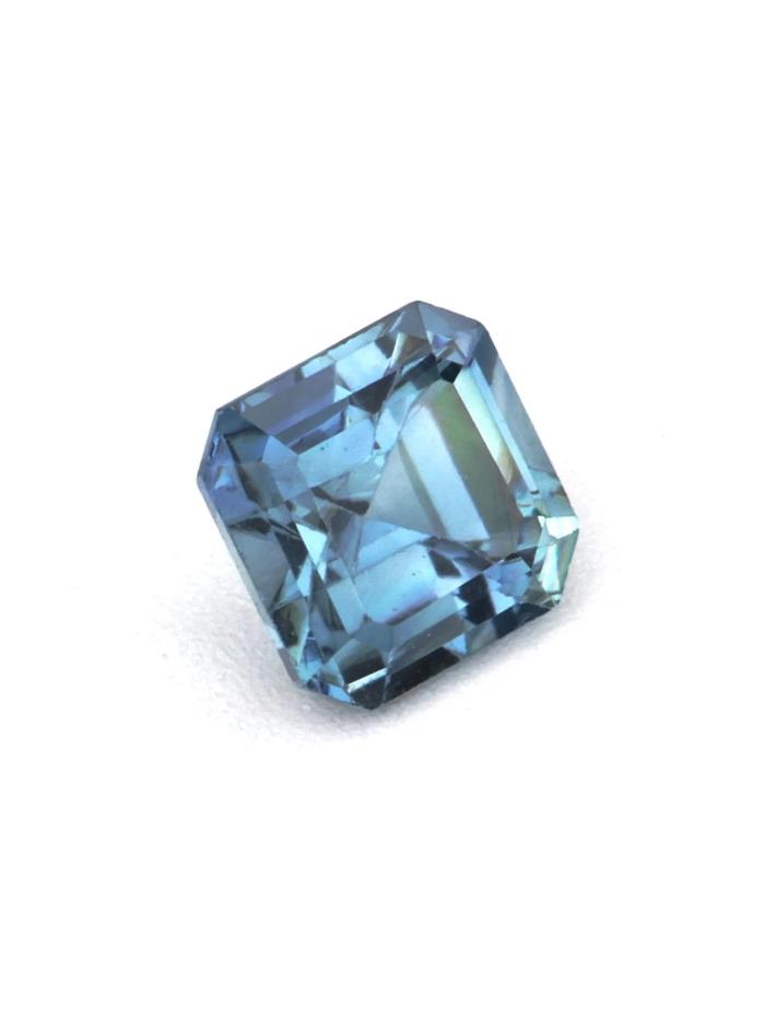 Nangi fine jewelry - blue gemstone in gold