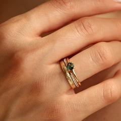 Nangi fine jewelry - teal / Peacock sapphire ring in yellow gold