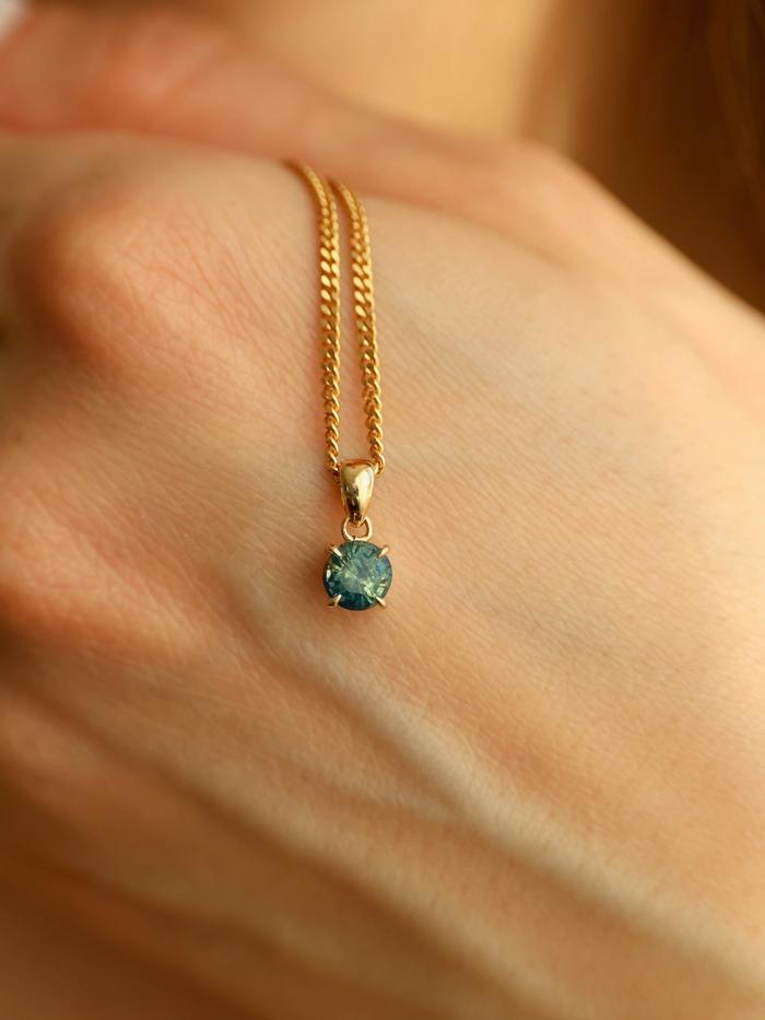 Nangi fine jewelry - teal / Peacock pendant in yellow gold