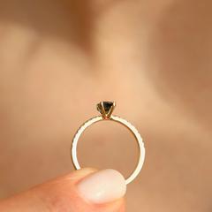 Nangi fine jewelry - teal / Peacock sapphire ring in yellow gold