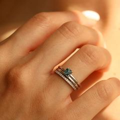 Nangi fine jewelry - blue sapphire ring in white gold