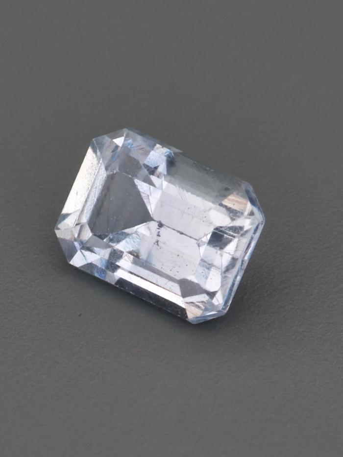 Nangi fine jewelry - blue gemstone in gold