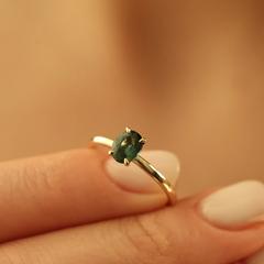 Nangi fine jewelry - green sapphire ring in yellow gold