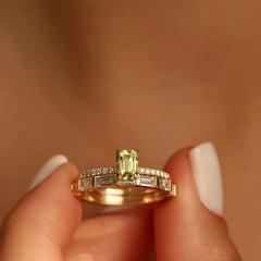 Nangi fine jewelry - green sapphire ring in yellow gold