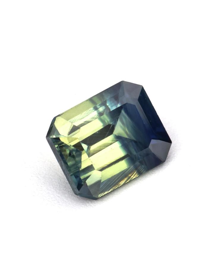 Nangi fine jewelry - green gemstone in gold