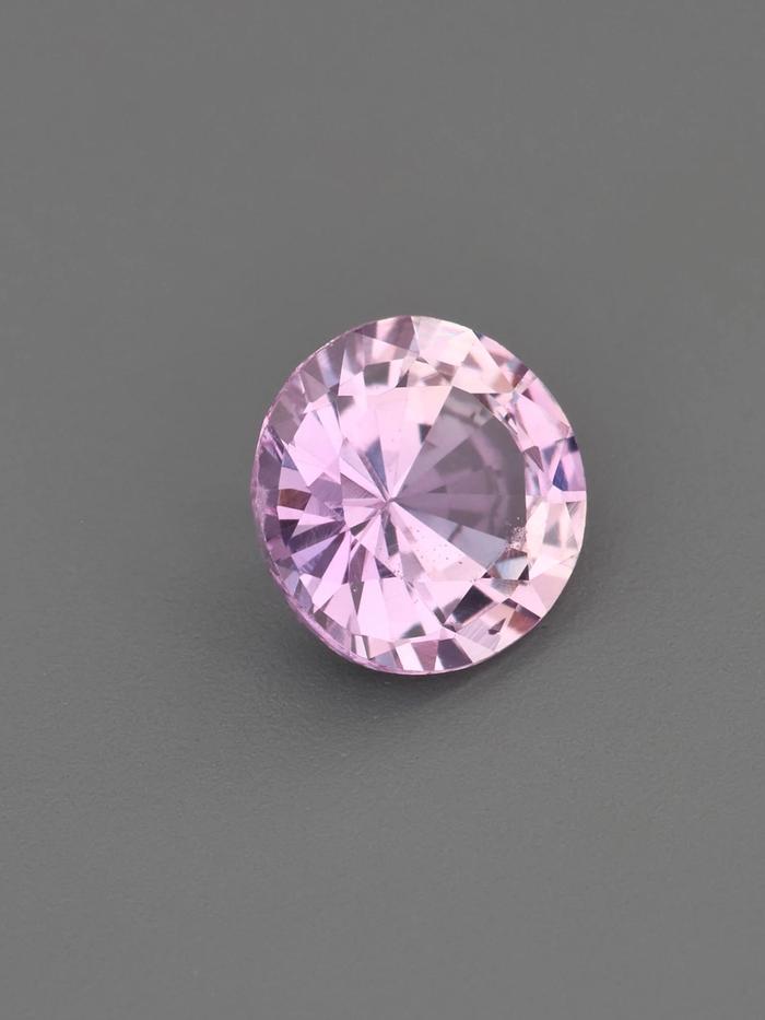 Nangi fine jewelry - pink gemstone in gold