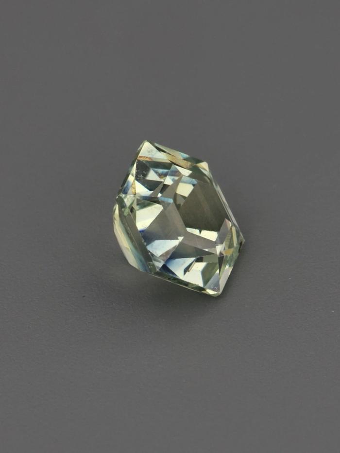 Nangi fine jewelry - green gemstone in gold