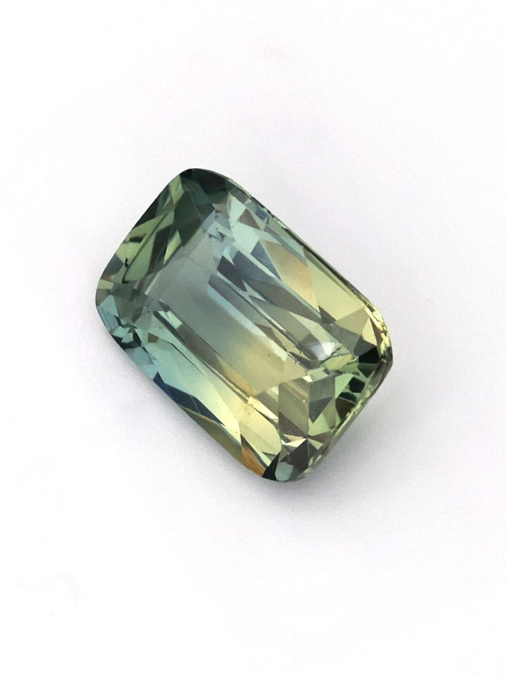 1.06 ct Bicolored, Rectangular Sapphire