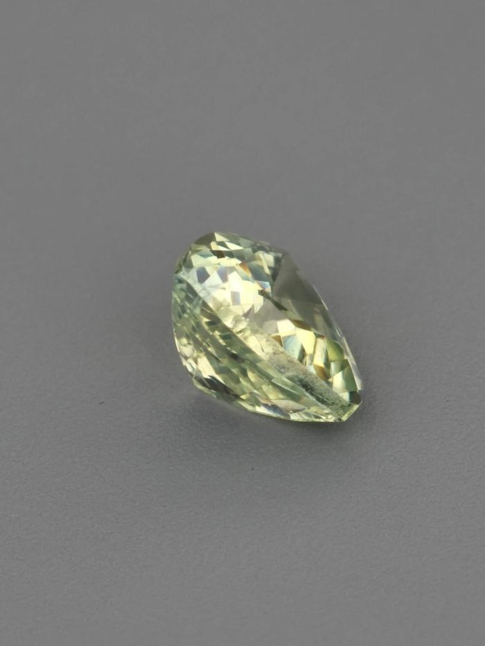 Nangi fine jewelry - green gemstone in gold