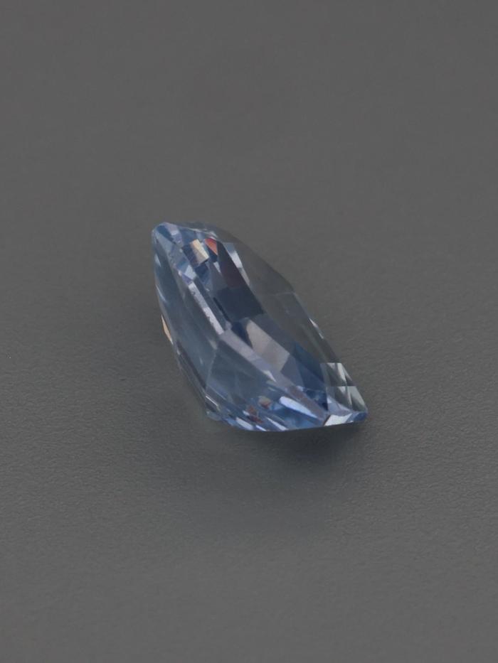 Nangi fine jewelry - blue gemstone in gold