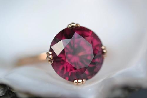 Nangi fine jewelry - red garnet ring in rose_gold