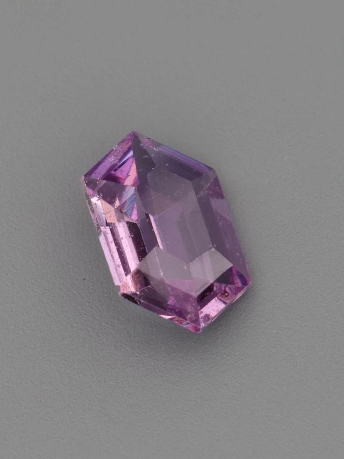 Nangi fine jewelry - pink sapphire gemstone in gold
