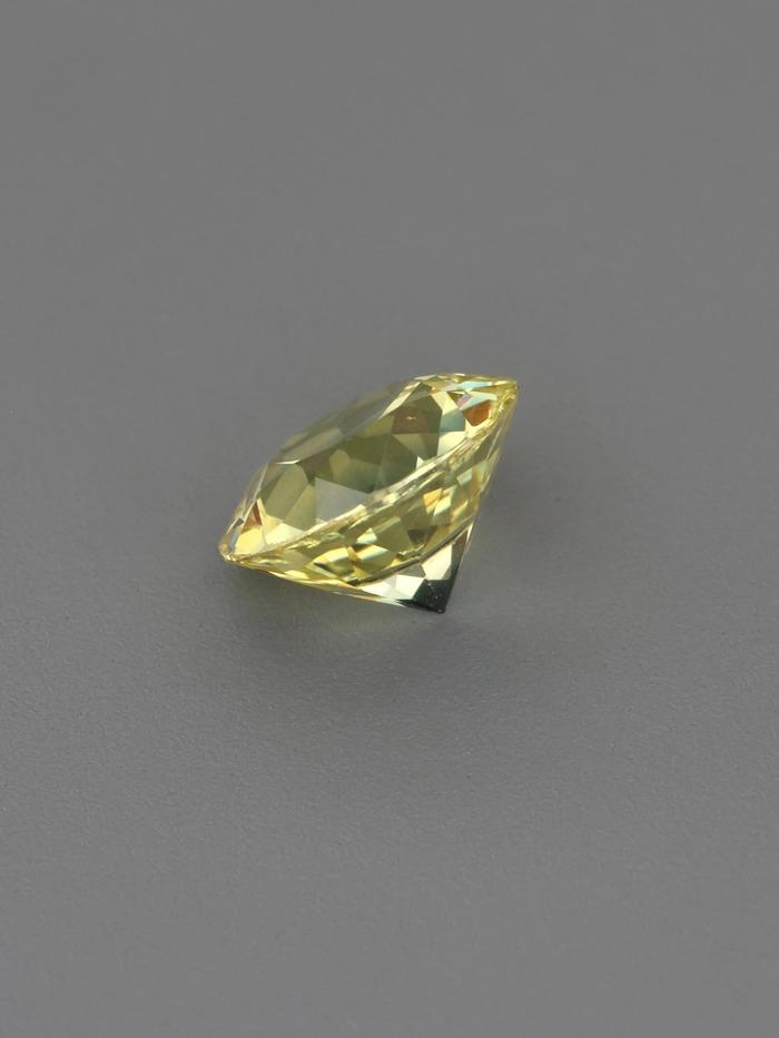 Nangi fine jewelry - yellow gemstone in gold