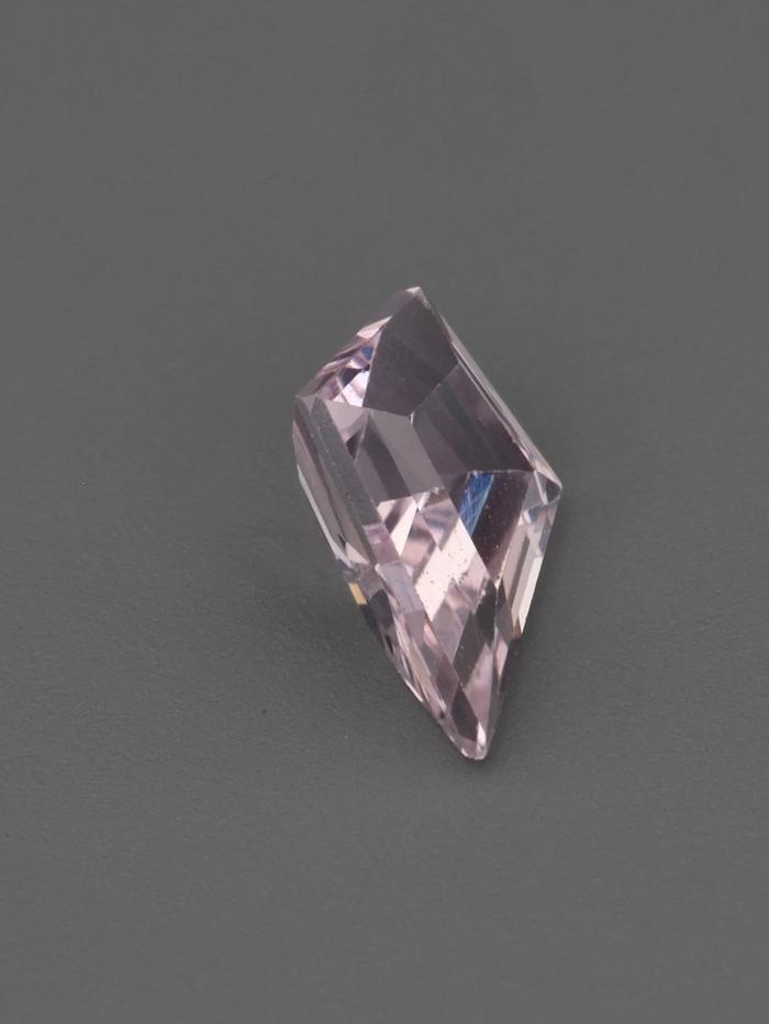 Nangi fine jewelry - pink gemstone in gold