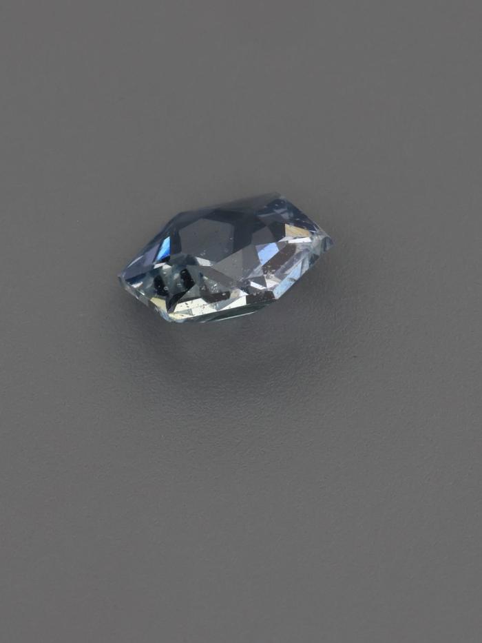 Nangi fine jewelry - blue gemstone in gold