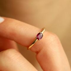 Nangi fine jewelry - red ring in yellow gold