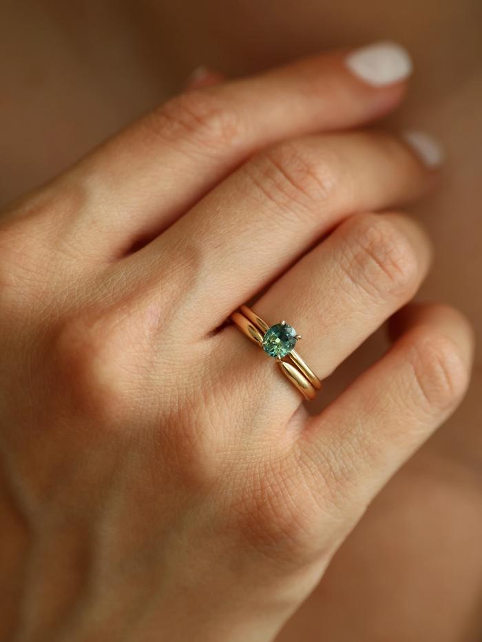 Nangi fine jewelry - green ring in yellow gold
