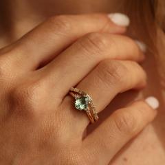 Nangi fine jewelry - teal / Peacock sapphire ring in yellow gold