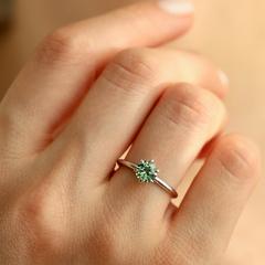 Nangi fine jewelry - green sapphire ring in white gold