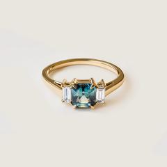 Nangi fine jewelry - teal / Peacock sapphire ring in yellow gold