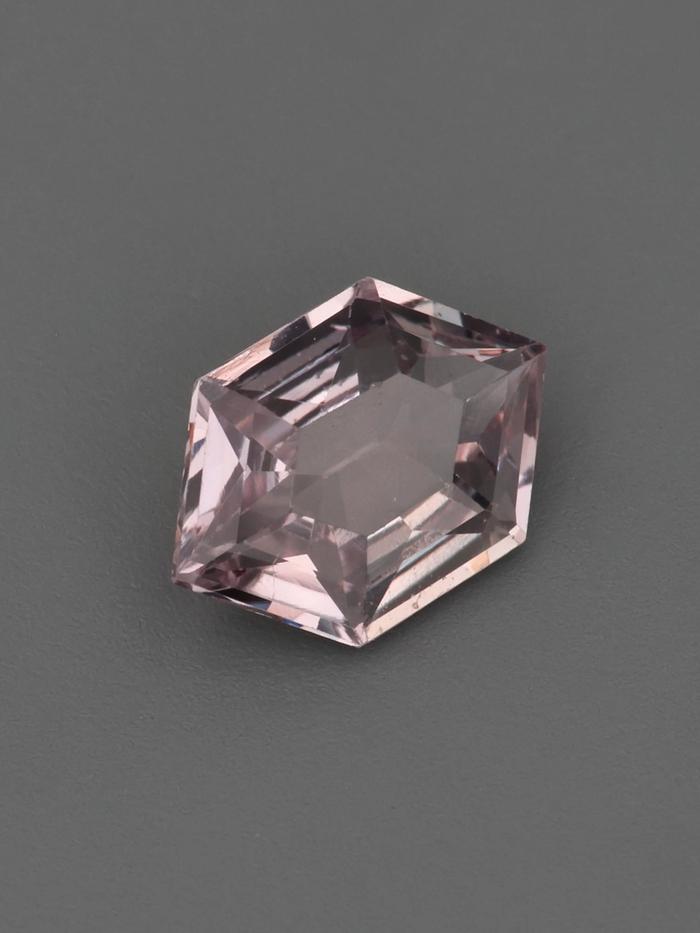 Nangi fine jewelry - pink gemstone in gold