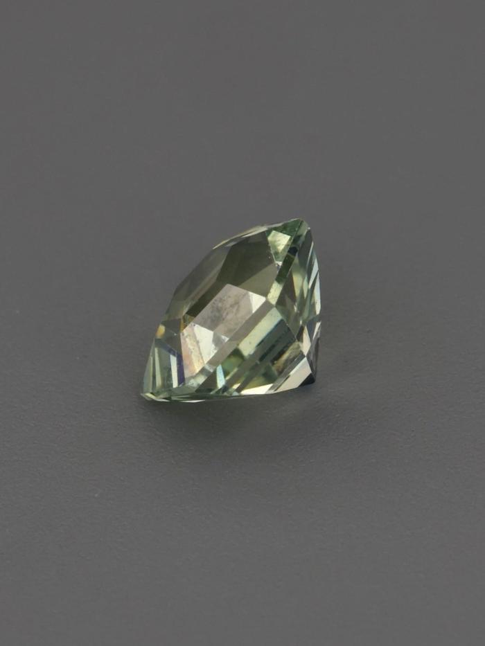 Nangi fine jewelry - green gemstone in gold